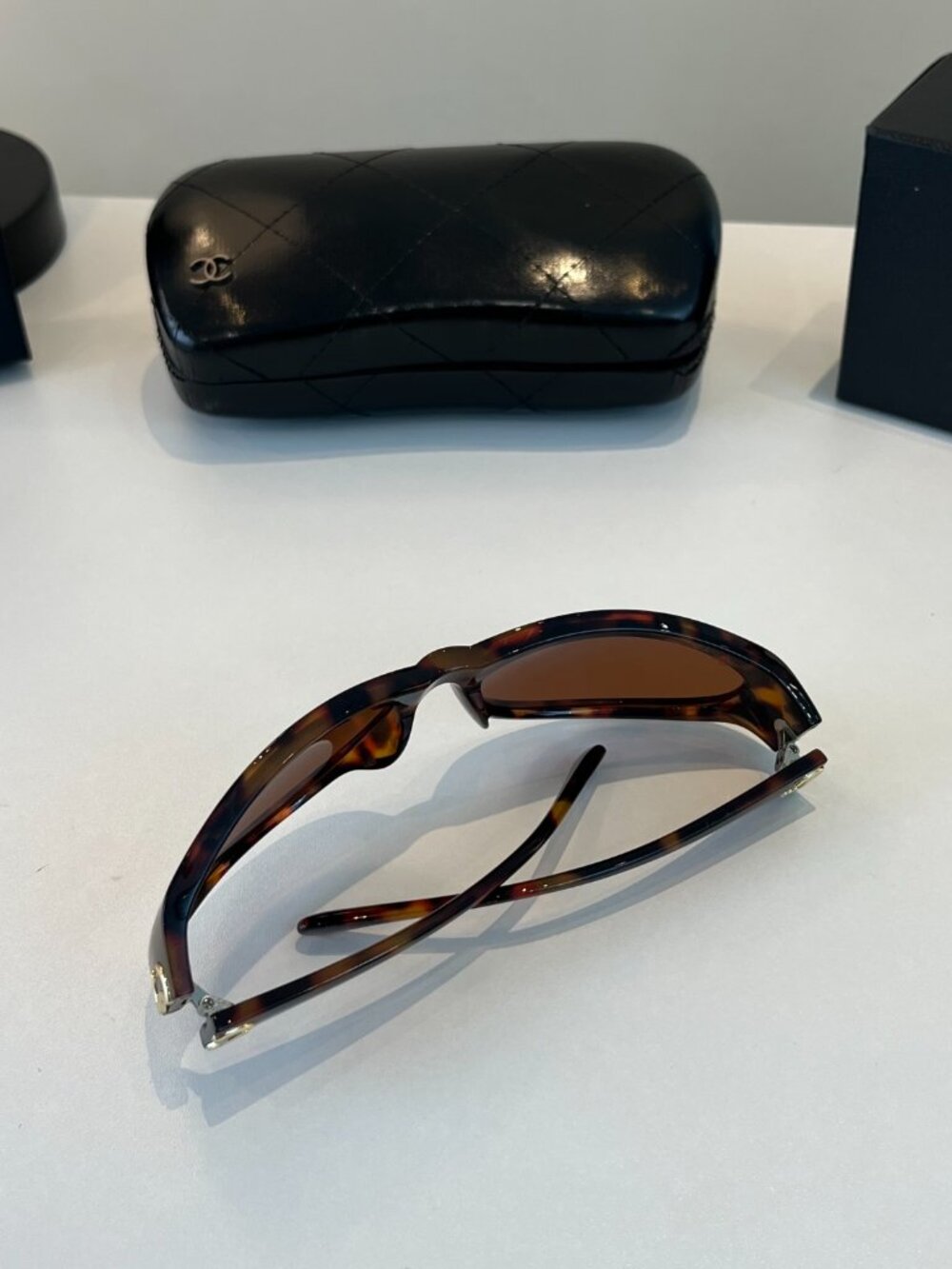 Vintage Chanel gold logo sunglasses - Picture 2 of 10